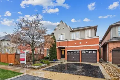 160 Creek Path Avenue, Oakville, On L6l 6t3