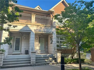 Condo Townhouse in Oakville