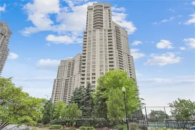 25 Kingsbridge Garden Circle 120, Mississauga, On L5r 4b1