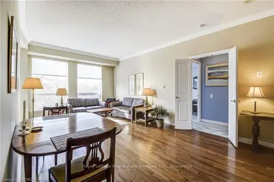 40 OLD MILL Road 310, Oakville, ON L6J 7W2