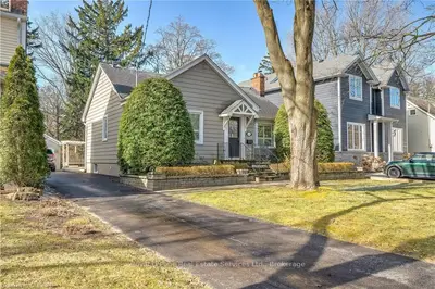 224 Watson Avenue, Oakville, On L6j 3v1