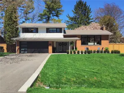 151 Walby Drive, Oakville, On L6l 4c9