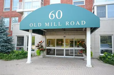 60 OLD MILL Road 301, Oakville, ON L6J 7V9