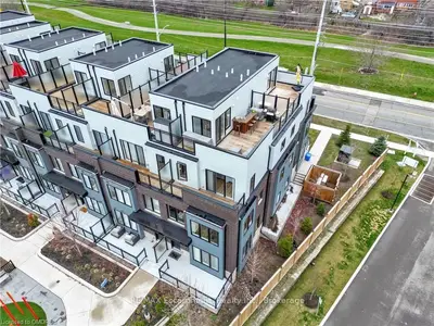 2212 Bromsgrove Road 18, Mississauga, On L5j 0b3