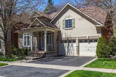 141 Creek Path Avenue, Oakville, On L6l 6t3