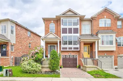 Att/Row/Townhouse in Oakville