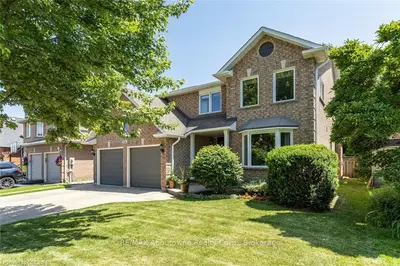 134 Madison Street, Oakville, On L6h 5z4