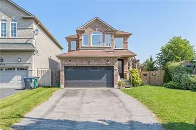 7315 Blackwood Mews, Mississauga, On L5n 8g9