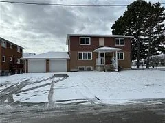 110 INGLEWOOD Drive 1(TopFloor), Oakville, ON L6K 1W7