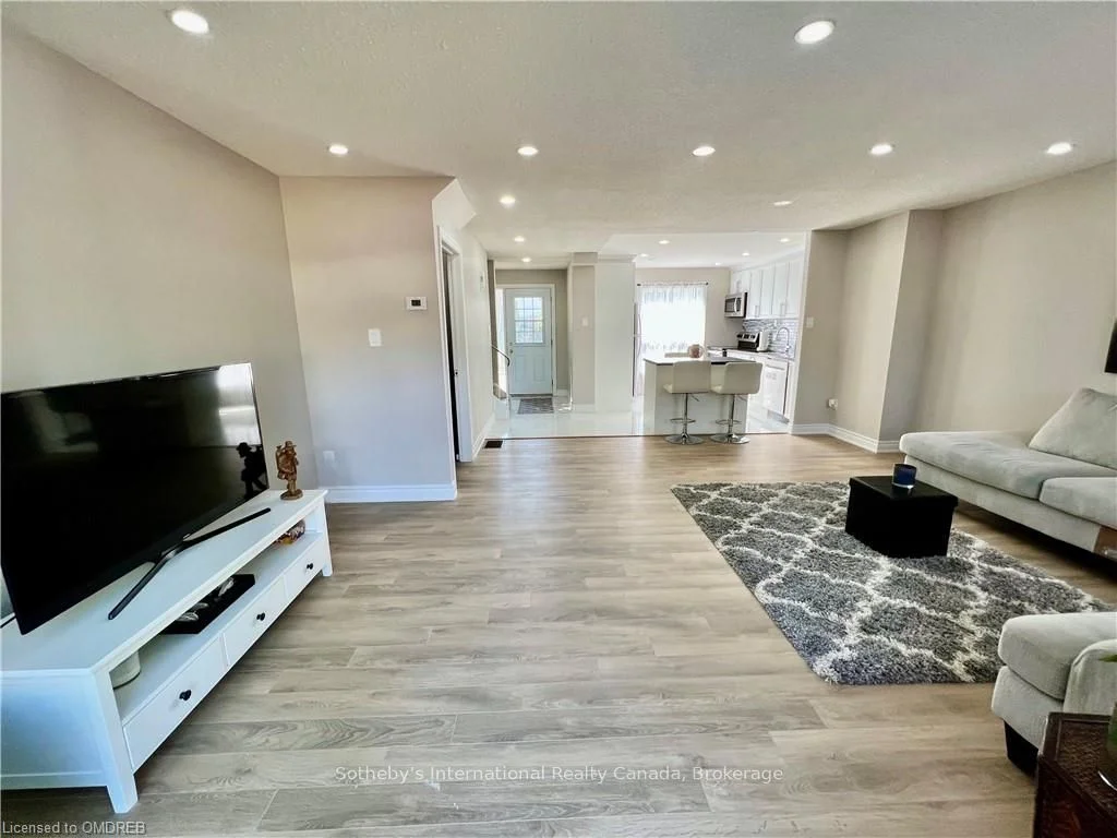 114 Kingham Road 7, Halton Hills, On L7j 1s4