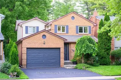 188 Chalmers Street, Oakville, On L6l 5r9