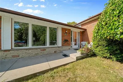 1348 Myron Drive, Mississauga, On L5e 3c7