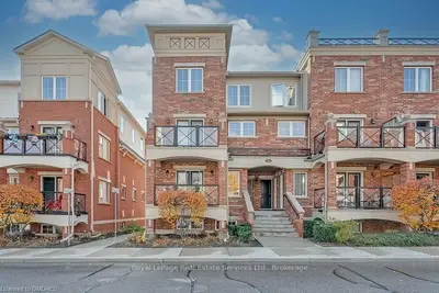 35 Hays Boulevard 23, Oakville, On L6h 0j1