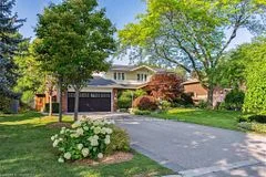 2059 KAWARTHA Crescent, Mississauga, ON L5H 3P8