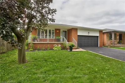 311 Ulric Crescent, Oakville, On L6k 3r3