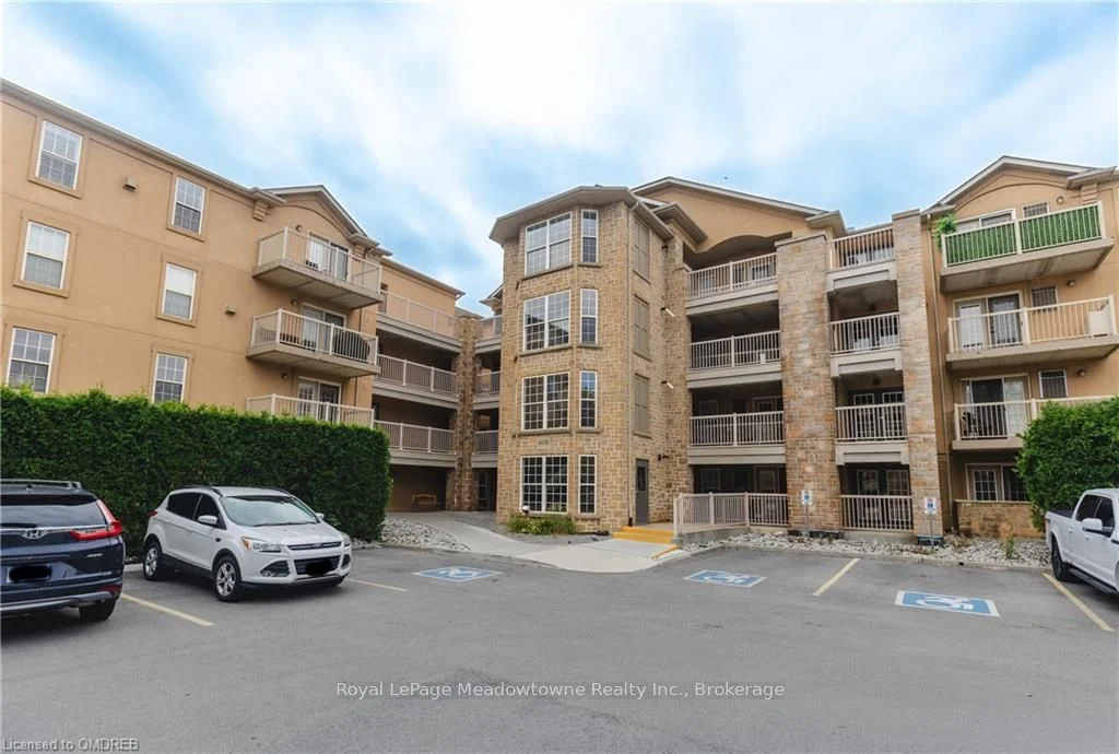 1450 Bishops Gate 113, Oakville, ON L6H 4N1