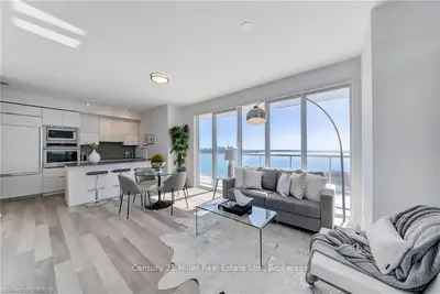 56 Annie Craig Drive 3203, Toronto W06, On M8v 0c5