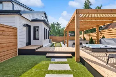 1379 CAROLINE Street, Burlington, ON L7S 1H5