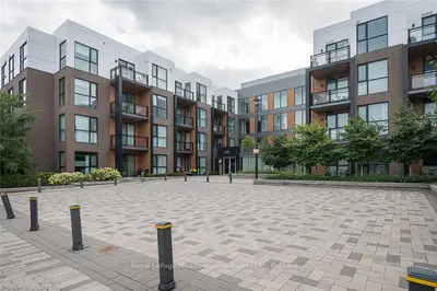 168 SABINA Drive 410, Oakville, ON L6H 0W5