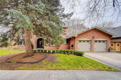 220 ARICHAT Road, Oakville, ON L6J 6A7