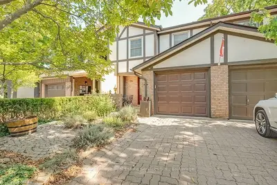196 ROBINSON Street, Oakville, ON L6J 1G3