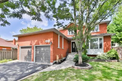1449 STATIONMASTER Lane, Oakville, ON L6M 3A8