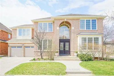 2428 BIRKDALE Crescent, Oakville, ON L6M 3X5