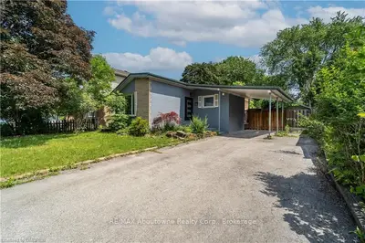 2682 TRUSCOTT Drive, Mississauga, ON L5J 2B7