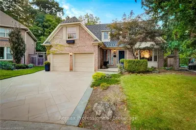 1301 OLD BRIDLE Path, Oakville, ON L6M 1A3