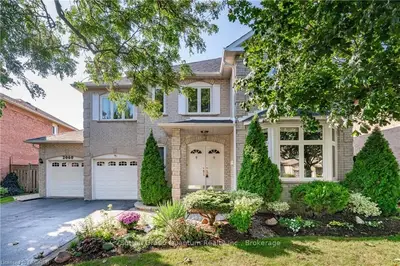 2060 NIPIGON Drive, Oakville, ON L6H 4G2