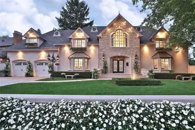1325 INDIAN Grove, Mississauga, ON L5H 2S5