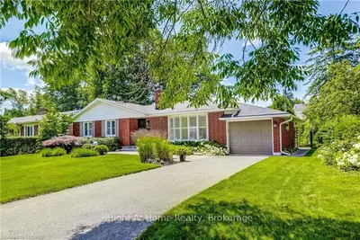 1070 MANORWOOD Drive, Burlington, ON L7T 2L8