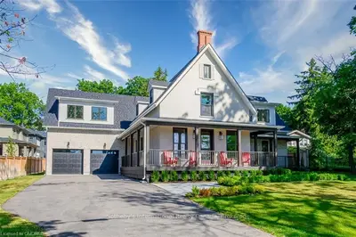 489 LAKESHORE Road W, Oakville, ON L6K 1G5