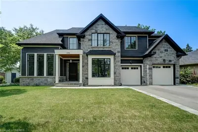 256 SANDWELL Drive, Oakville, ON L6L 4P4