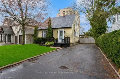 354 QUEEN MARY Drive, Oakville, ON L6K 3L8