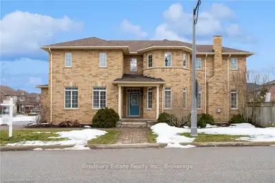 2280 WHITECLIFFE Way, Oakville, ON L6M 4W3