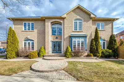 2389 GRAND OAK Trail, Oakville, ON L6M 4V4