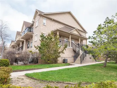 4975 SOUTHAMPTON Drive 312, Mississauga, ON L5M 8E5