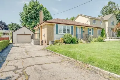 186 WANETA Drive, Oakville, ON L6K 2T5