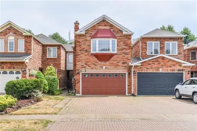 2039 LUMBERMAN Lane, Oakville, ON L6M 2Z1