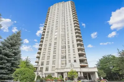 #1601 1900 THE COLLEGE, Mississauga, ON, L5L 5Y8