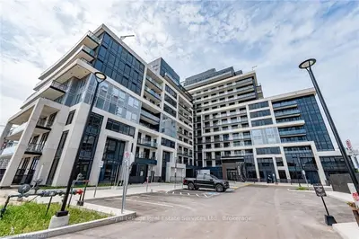 3200 WILLIAM COLTSON Avenue 424, Oakville, ON L6H 7W6