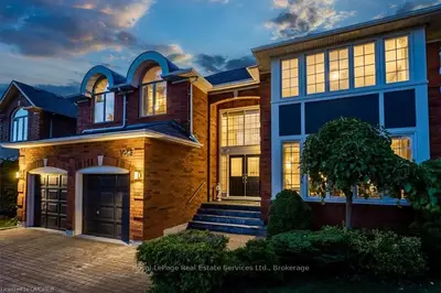 1042 Trailview Drive, Oakville, ON L6M 3K9