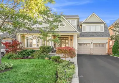 2352 ADIRONDAK Trail, Oakville, ON L6M 0E9