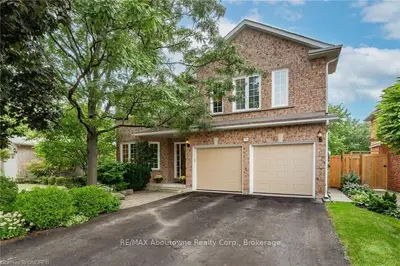 76 Inverhuron Trail, Oakville, On L6h 5z7
