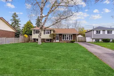 346 Trafalgar Court, Burlington, ON L7L 4W2