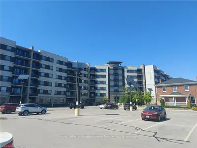 33 Whitmer Street 422, Milton, On L9t 8p9