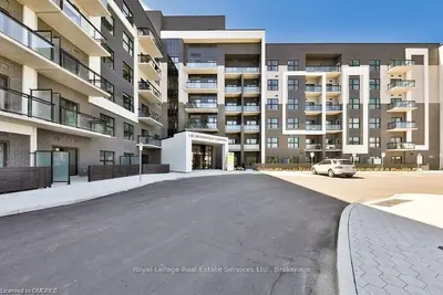 128 GROVEWOOD COMMON Circle 125, Oakville, ON L6H 0X3