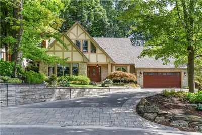757 SHADELAND Avenue, Burlington, ON L7T 2M2