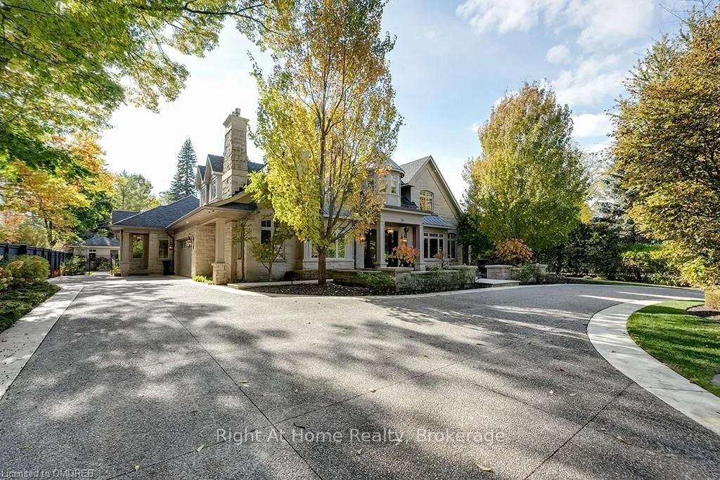 76 BARRINGHAM Drive, Oakville, ON L6J 4B2